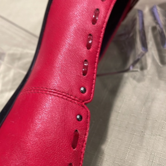 Bruno Magli red flats. Rubber soles and weaved patent bow accent. Nice Sz 37. - Picture 10 of 14